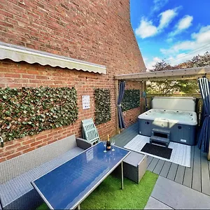 Apartment Hot Tub, Free Parking, Near Shops & Restaurants, Location 1m To, Jesmond